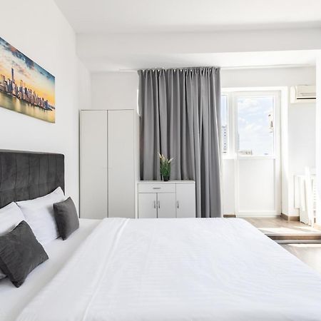 Downtown Victoria Apartments By Citybookings Boekarest Buitenkant foto