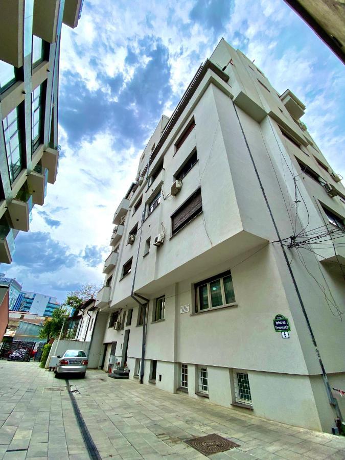 Downtown Victoria Apartments By Citybookings Boekarest Buitenkant foto