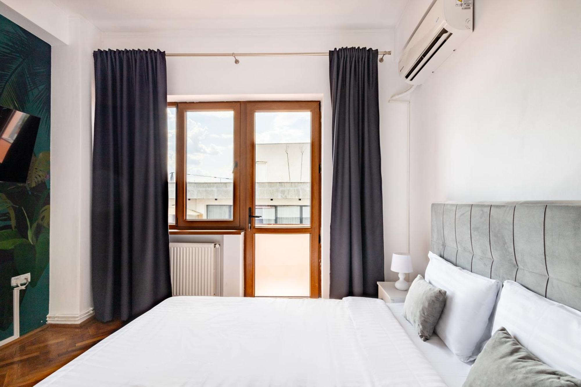 Downtown Victoria Apartments By Citybookings Boekarest Buitenkant foto