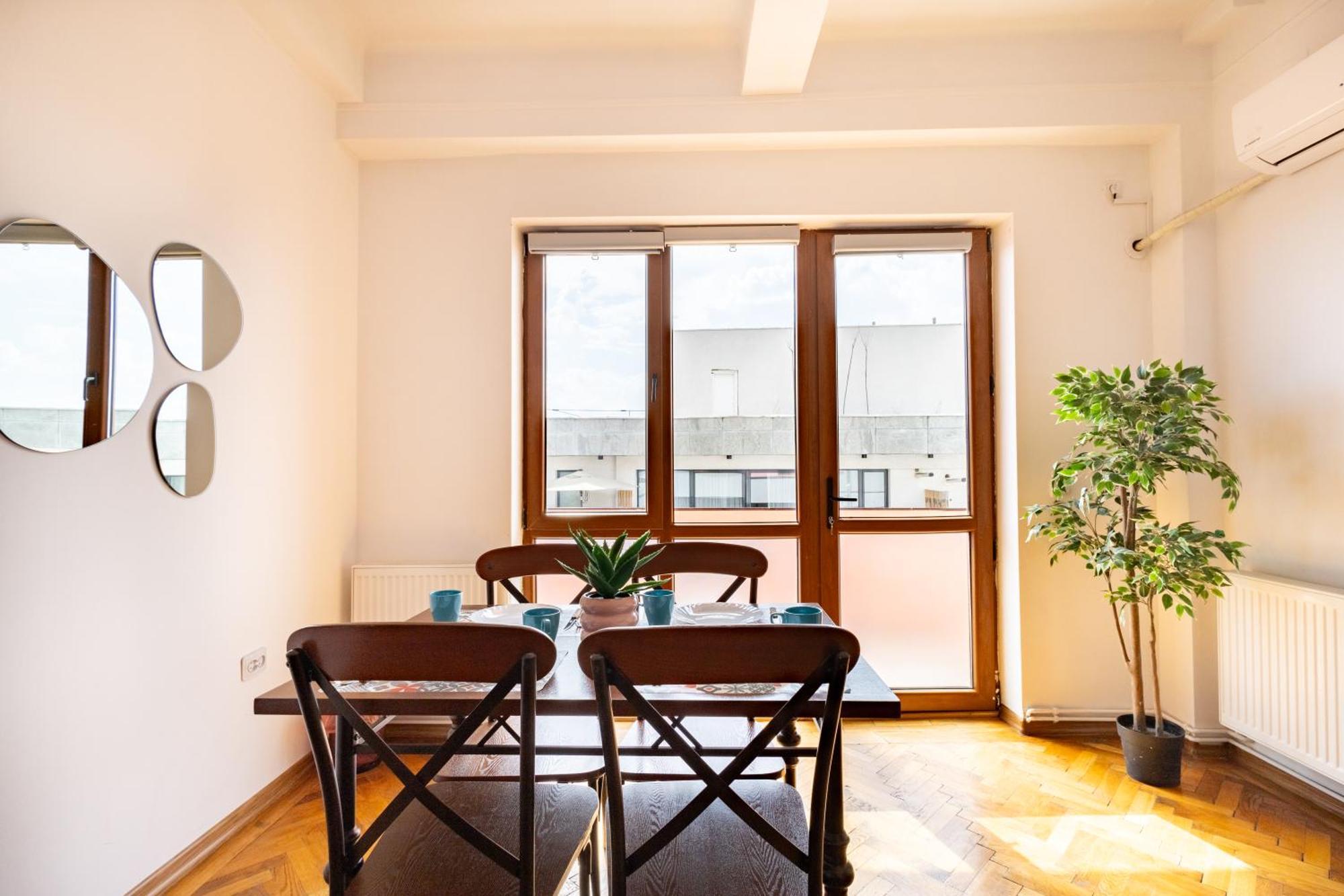 Downtown Victoria Apartments By Citybookings Boekarest Buitenkant foto