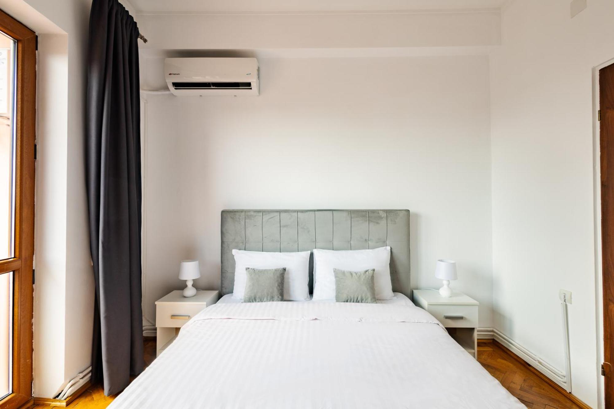 Downtown Victoria Apartments By Citybookings Boekarest Buitenkant foto