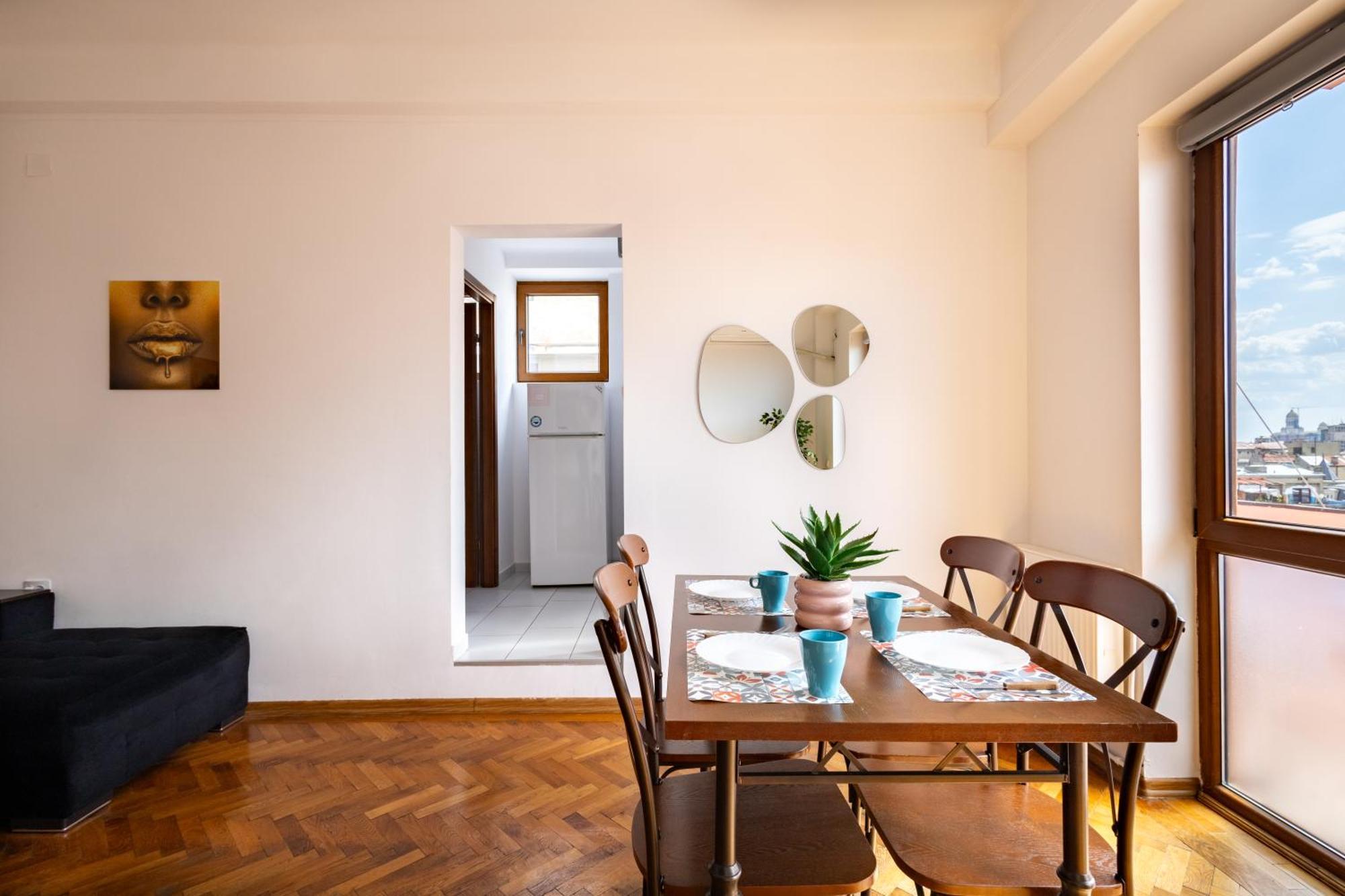 Downtown Victoria Apartments By Citybookings Boekarest Buitenkant foto