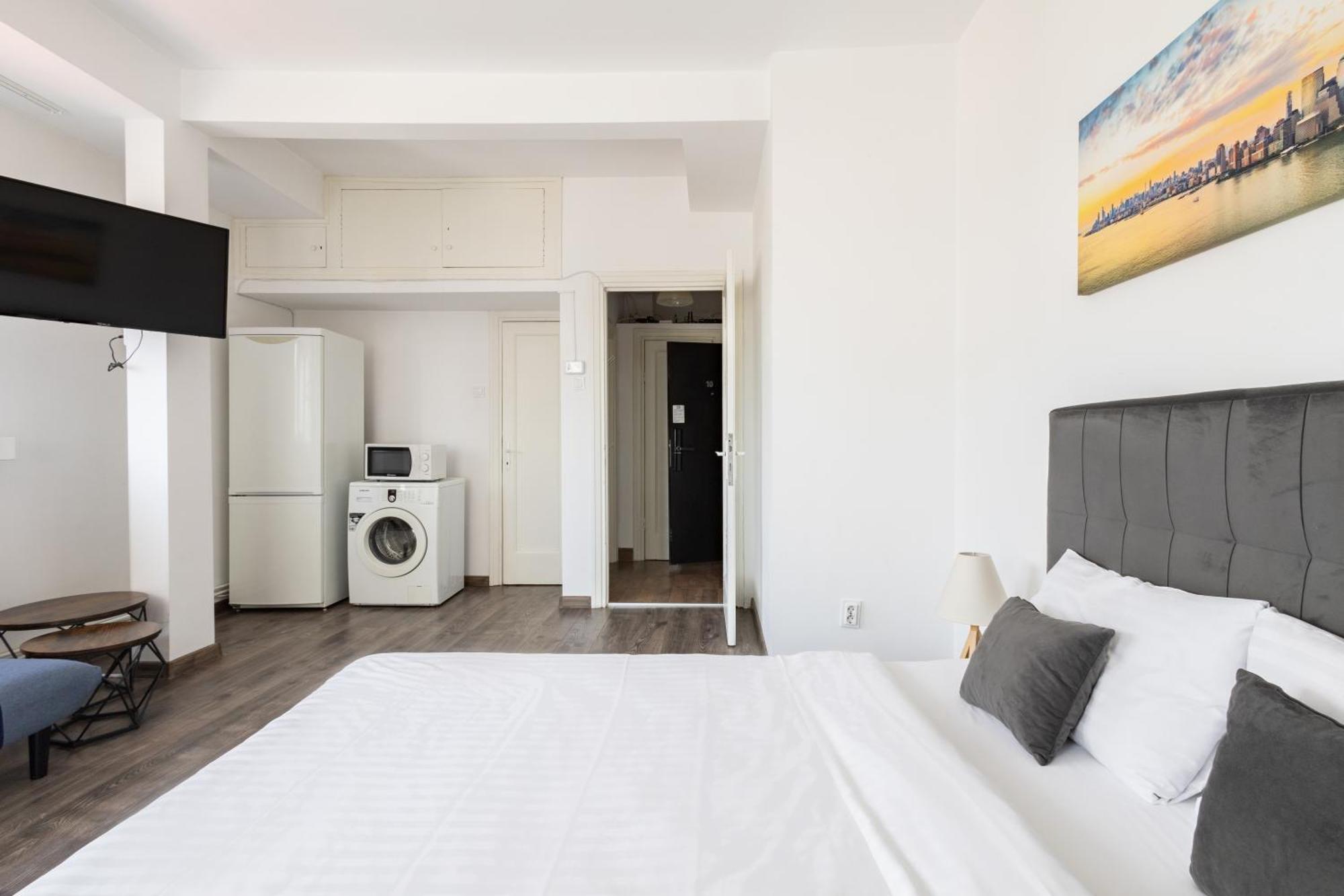 Downtown Victoria Apartments By Citybookings Boekarest Buitenkant foto